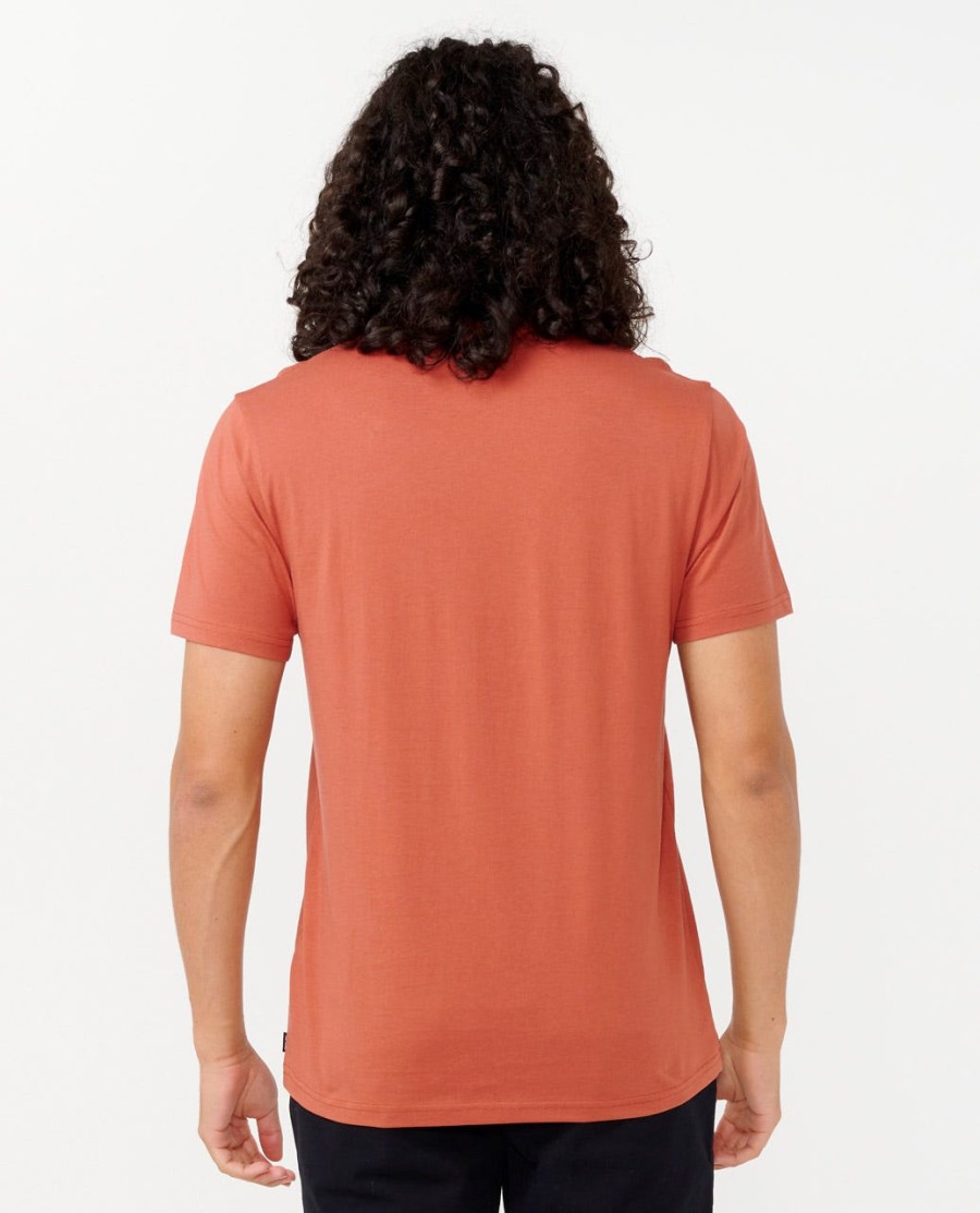 t-shirt met geborduurd merklogo