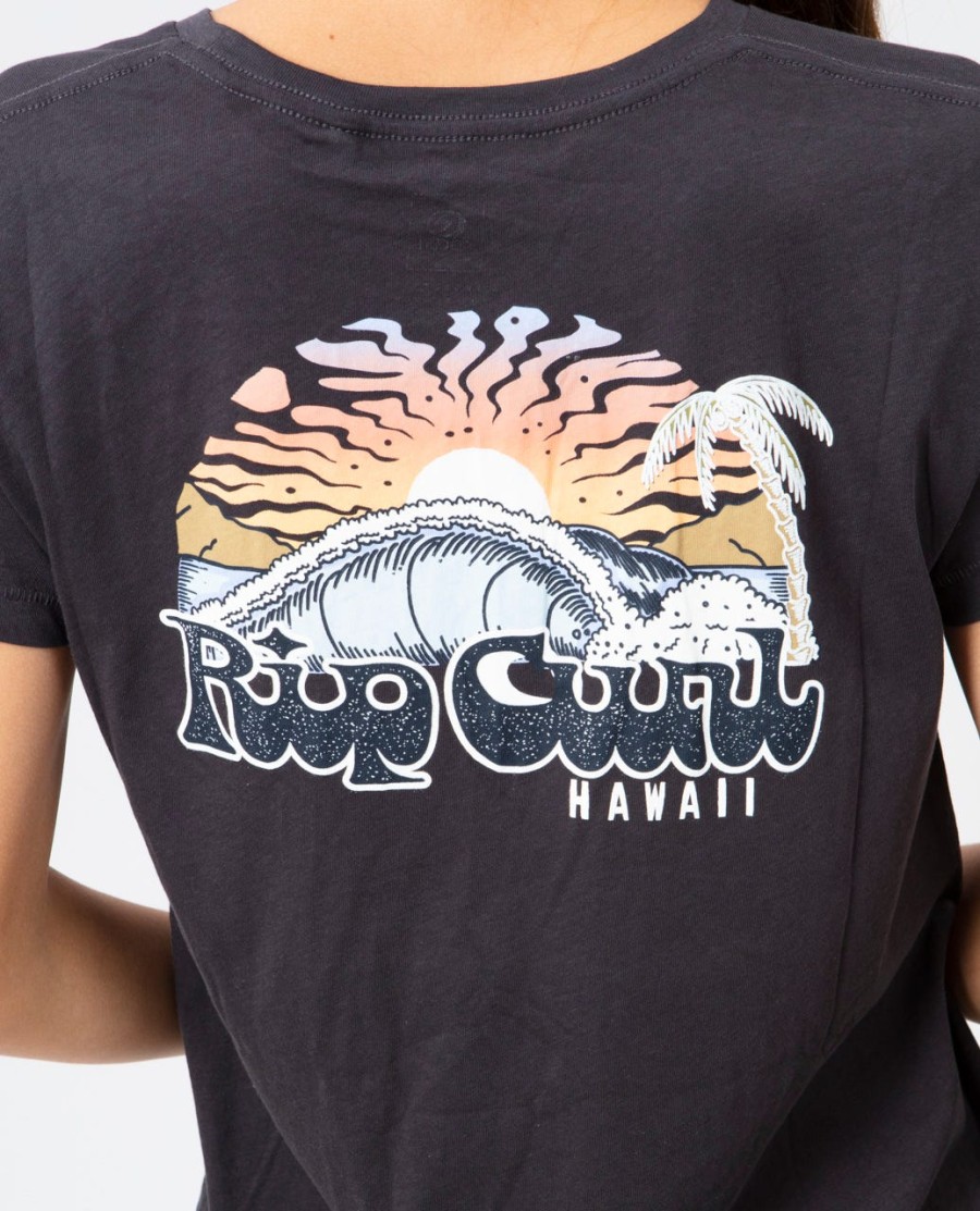 breaking waves standard t-shirt